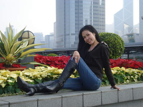 i'm simple woman looking for simple guy and simple life..........